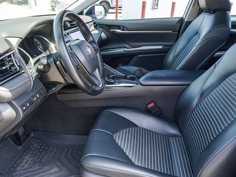 Used 2019 Toyota Camry SE w/ Carpet Mat Package FWD image 20