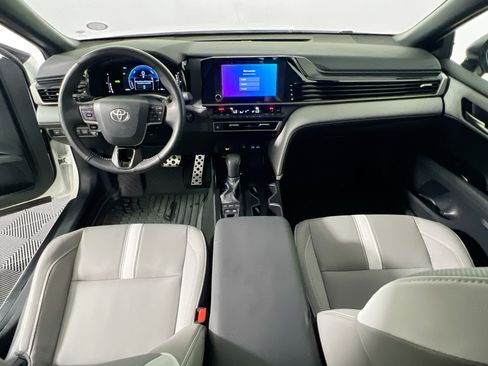 Used 2025 Toyota Camry SE w/ Convenience Package FWD image 30