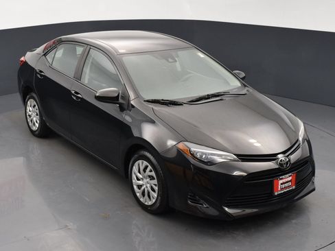 Used 2018 Toyota Corolla LE FWD image 21