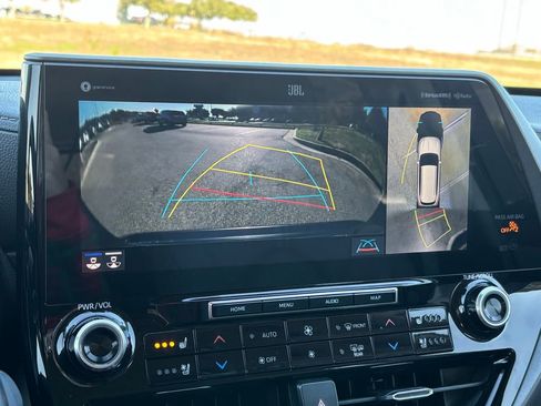 Used 2021 Toyota Highlander Limited image 22