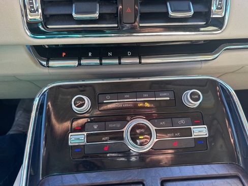 Used 2018 Lincoln Navigator Select w/ Technology Package image 19