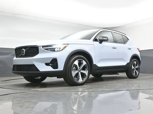 New 2026 Volvo XC40 B5 Plus w/ Protection Package Premier AWD/4WD image 39