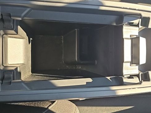 Used 2025 Nissan Rogue SV image 30