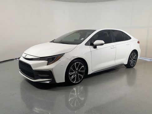 Used 2021 Toyota Corolla SE FWD image 3
