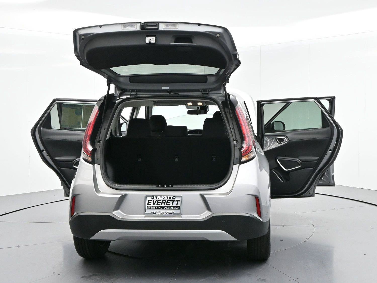 Used 2025 Kia Soul LX FWD image 38