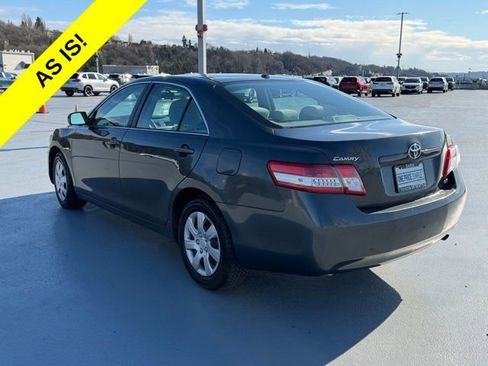 Used 2010 Toyota Camry LE image 5