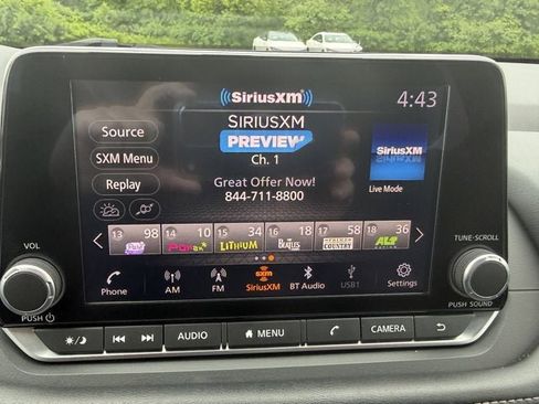 Used 2024 Nissan Rogue SV FWD image 24
