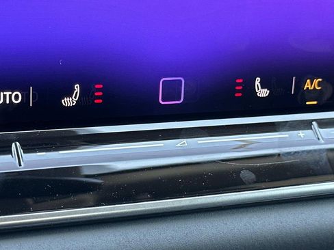 New 2025 Volkswagen Tiguan SE image 21