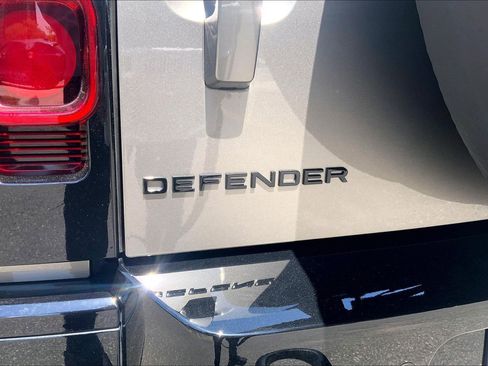 Certified 2025 Land Rover Defender 110 X-Dynamic SE AWD/4WD image 9