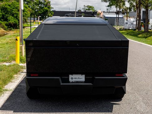 Used 2024 Tesla Cybertruck AWD Crew Cab image 4