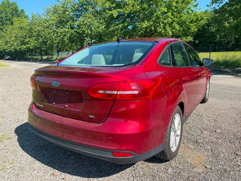 Used 2015 Ford Focus SE FWD image 4