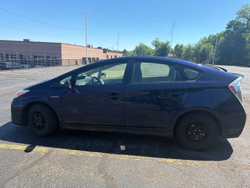 Used 2013 Toyota Prius Two FWD image 3