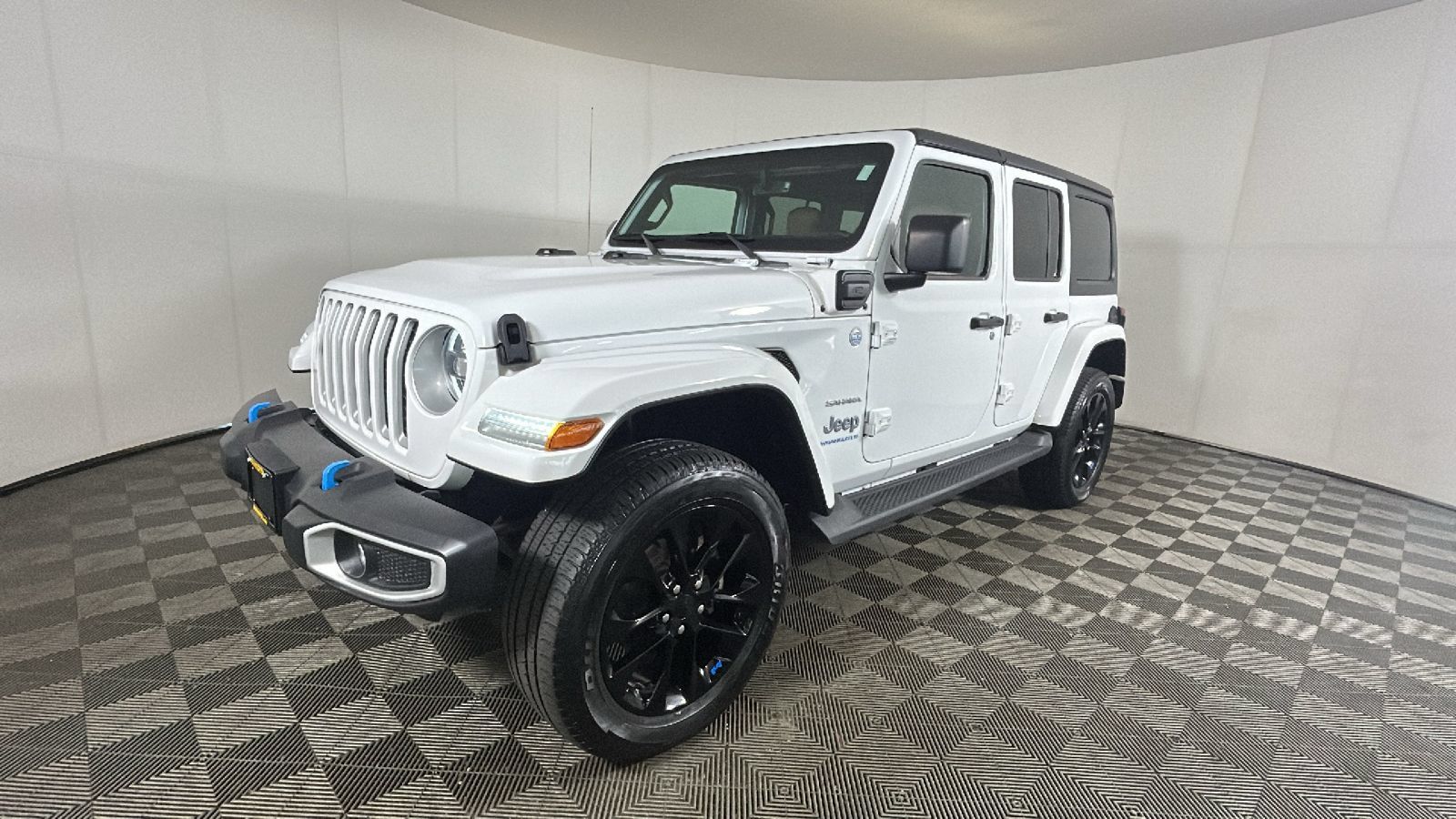 Used 2023 Jeep Wrangler Unlimited Sahara w/ Cold Weather Group AWD/4WD image 8