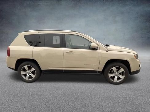 Used 2017 Jeep Compass High Altitude AWD/4WD image 5