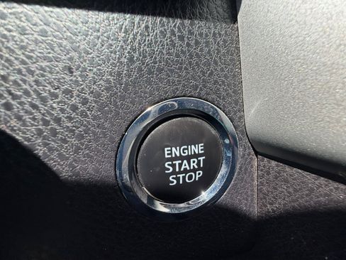 Used 2019 Toyota Highlander XLE FWD image 30