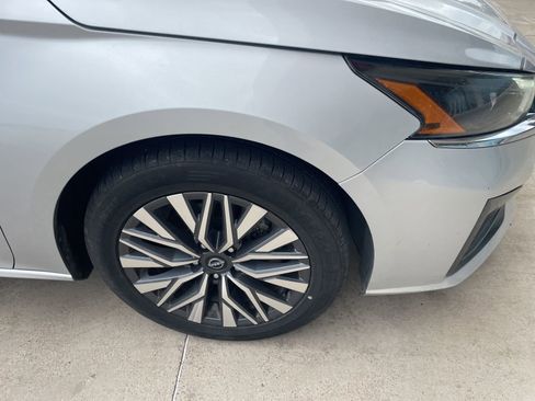 Used 2024 Nissan Altima 2.5 SV FWD image 6