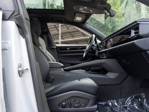 New 2025 Porsche Macan Electric image 56