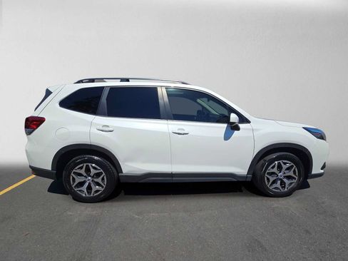 Used 2023 Subaru Forester Premium AWD/4WD image 2