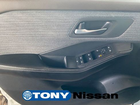 Used 2023 Nissan Rogue SV FWD image 13
