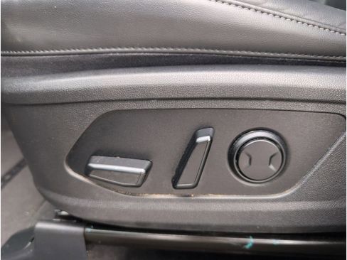 Used 2023 Kia Sorento S image 11