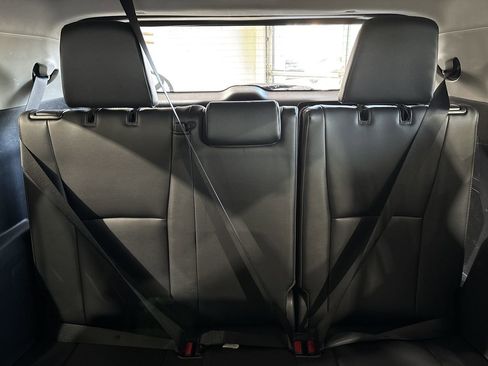 Used 2023 Toyota Highlander Limited image 25