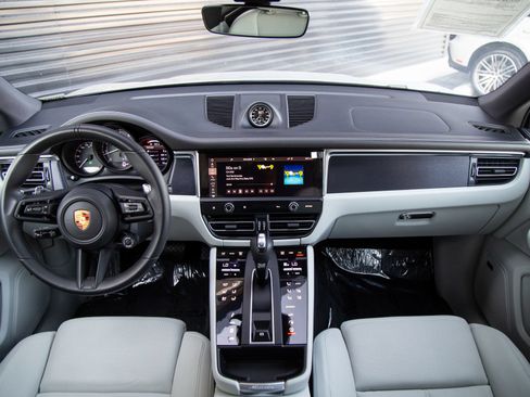 Certified 2023 Porsche Macan Turbo AWD/4WD image 15