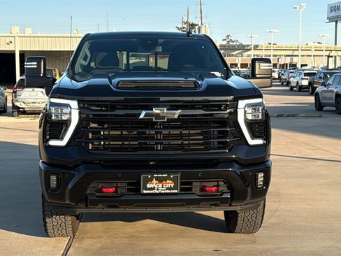 Used 2025 Chevrolet Silverado 2500 LT w/ Trail Boss Package image 2