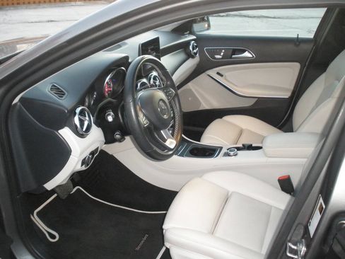 Used 2019 Mercedes-Benz GLA 250 4MATIC image 25