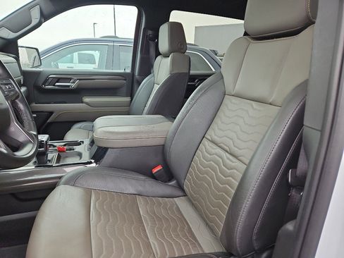 Used 2023 Chevrolet Silverado 1500 ZR2 image 12