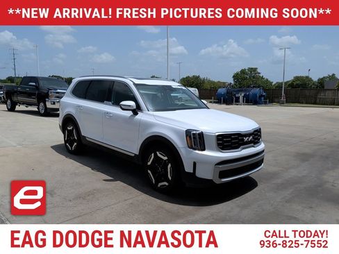 Used 2025 Kia Telluride S FWD image 1