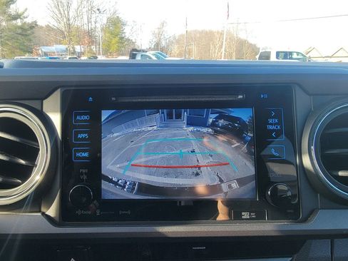 Used 2017 Toyota Tacoma TRD Sport image 21