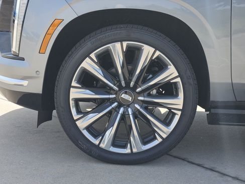 New 2026 Cadillac Escalade Luxury w/ Touring Package AWD/4WD image 7
