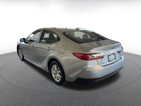 Used 2025 Toyota Camry LE image 11