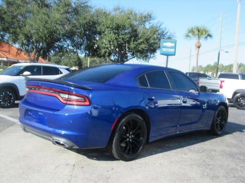 Used 2018 Dodge Charger SXT w/ Blacktop Package image 4