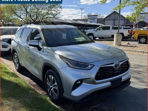 Used 2021 Toyota Highlander XLE image 1