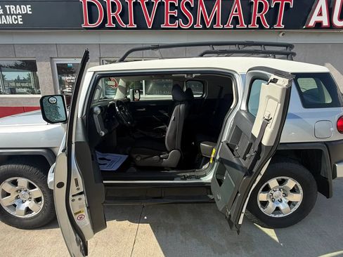 Used 2008 Toyota FJ Cruiser 4WD image 11