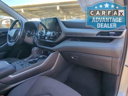 Used 2024 Toyota Highlander LE image 22