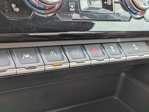 Used 2022 GMC Sierra 1500 AT4 image 29