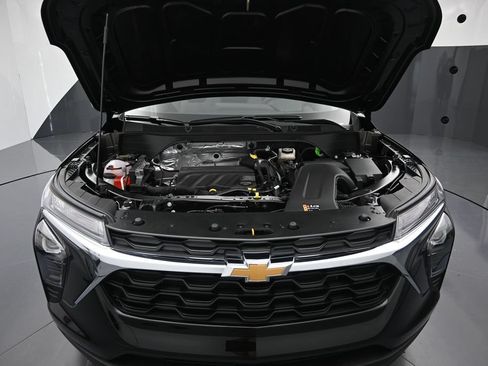 New 2026 Chevrolet Trax LS w/ LS Convenience Package FWD image 27
