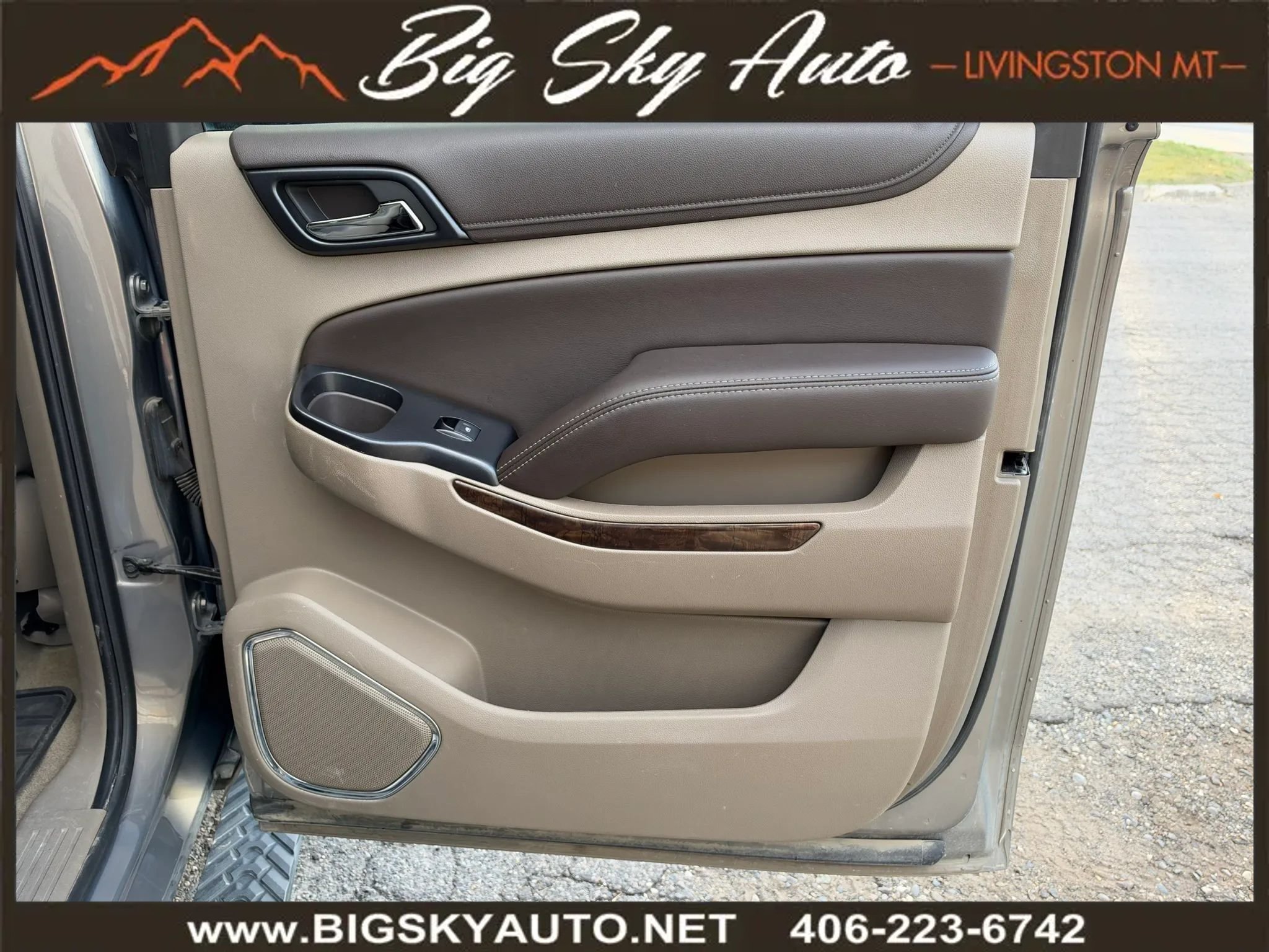 Used 2018 Chevrolet Suburban LT AWD/4WD image 21