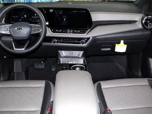 New 2026 Chevrolet Equinox LT w/ Convenience Package II image 12