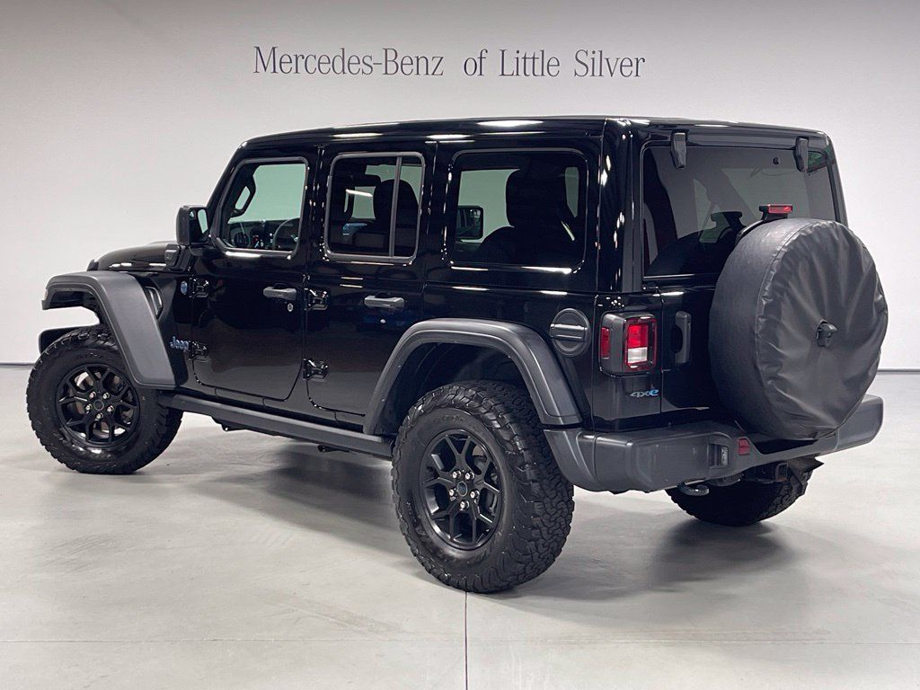 Used 2024 Jeep Wrangler Unlimited AWD/4WD image 3