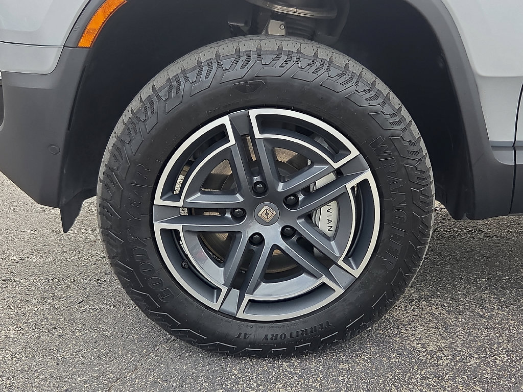 Used 2025 Rivian R1T Adventure Dual AWD/4WD image 9