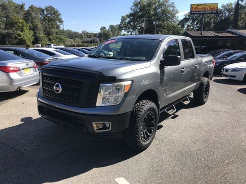 Used 2017 Nissan Titan 4x4 Crew Cab image 1