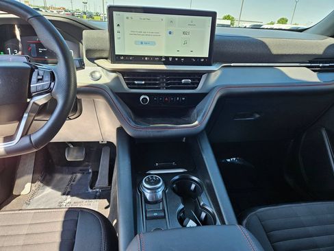 Used 2025 Ford Explorer ST-Line w/ ST-Line Street Pack AWD/4WD image 18