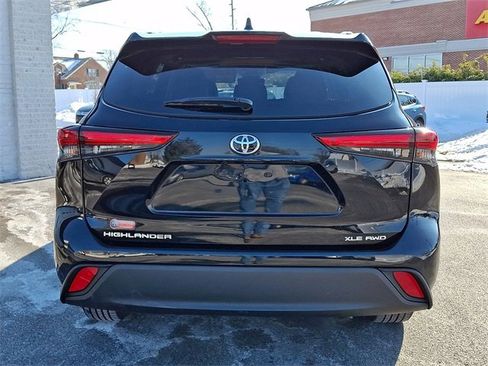 Used 2023 Toyota Highlander XLE image 5