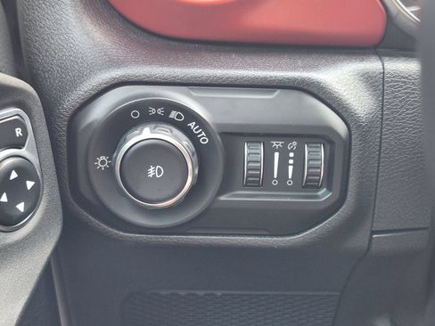 Used 2021 Jeep Wrangler Unlimited Rubicon AWD/4WD image 24