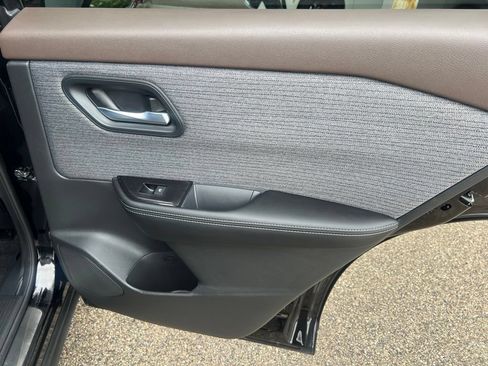 Certified 2023 Nissan Rogue SV AWD/4WD image 16