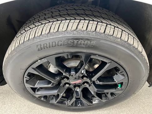 Used 2022 GMC Yukon XL Denali AWD/4WD image 17