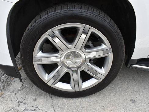 Used 2017 Cadillac Escalade Luxury RWD image 32